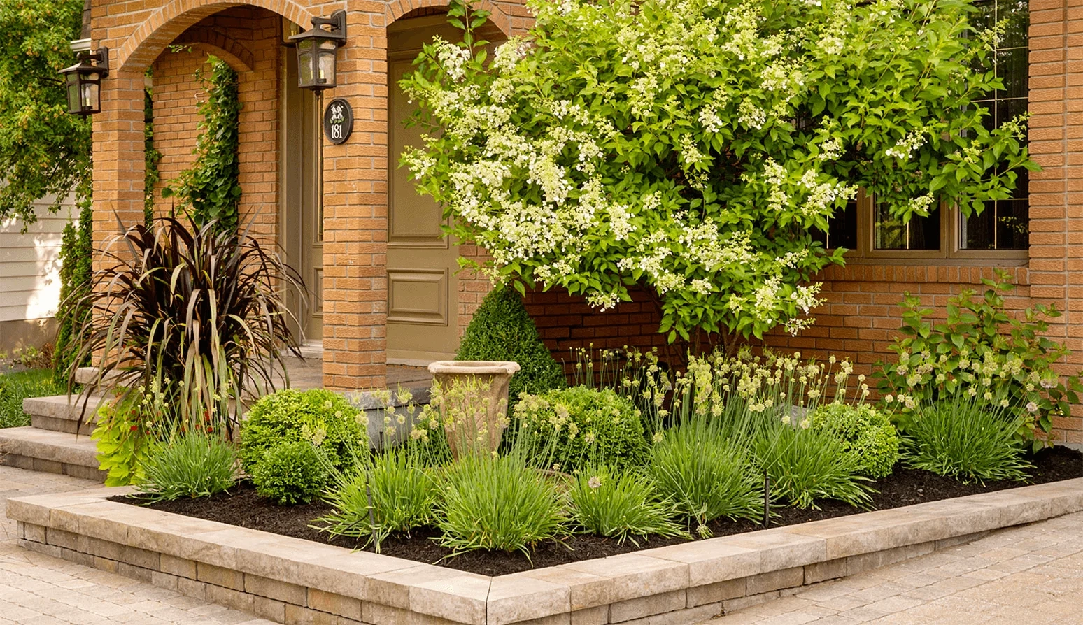 Exemple de revitalisation pour jardin - Façade Aménagement paysager